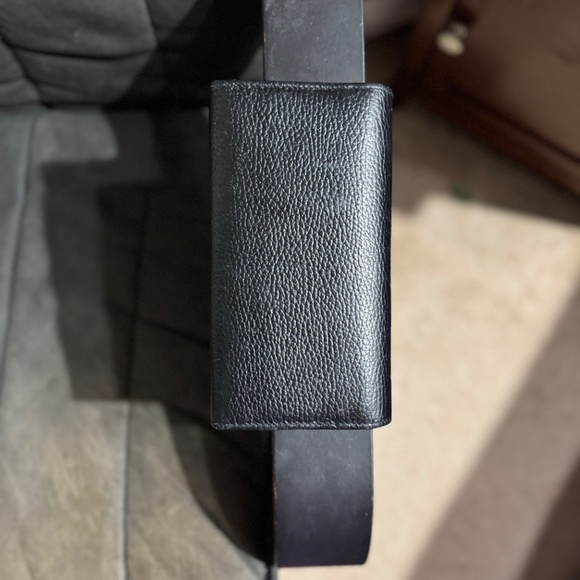 Gucci grained leather wallet . Comes with dust bag. - Picture 6 of 8